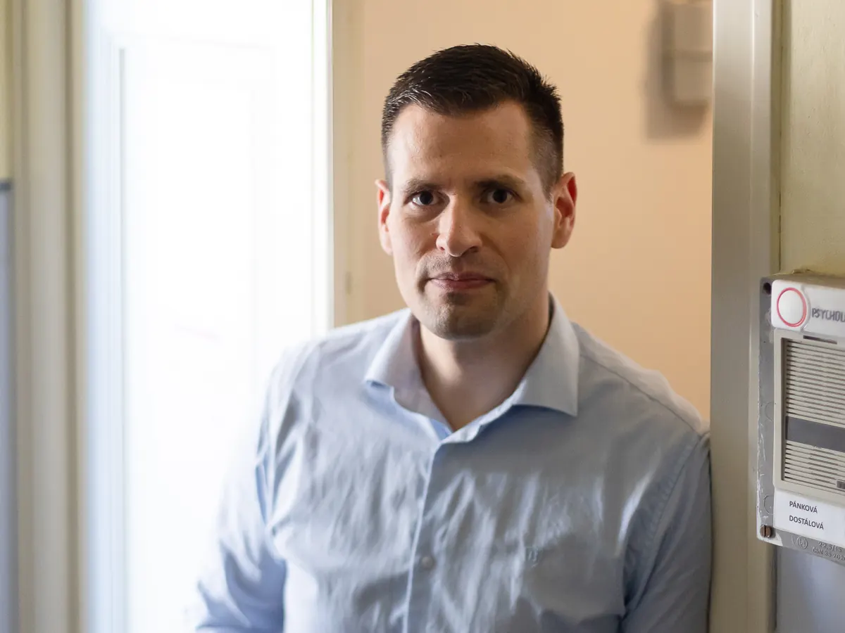 Martin Kadeřábek u vstupních dveří